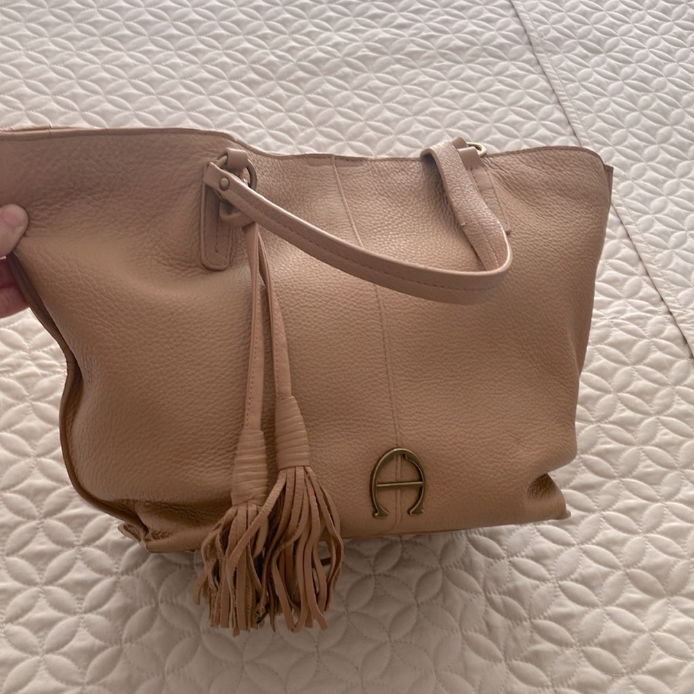 Y2k Etienne Aigner leather camel tote shoulder bag 17”up width x10”inches tall